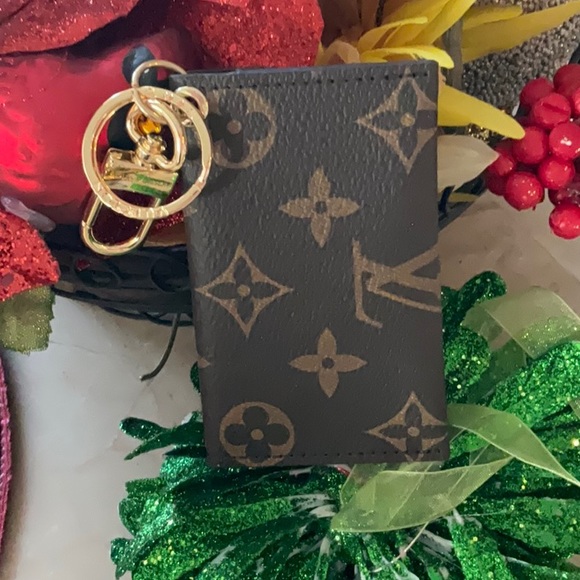 💙SOLD💙. 🔥LOUISE VUTTON🔥 MONOGRAM CARD HOLDER - Picture 3 of 4